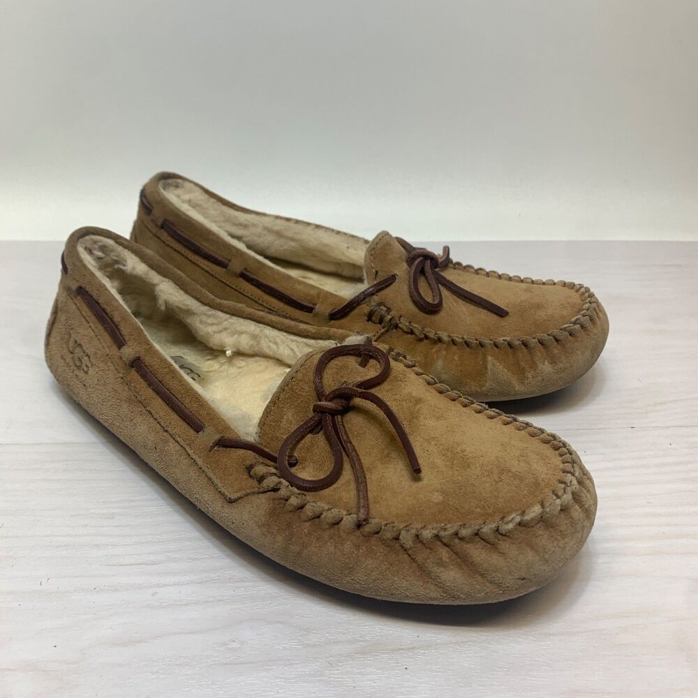 UGG Women's‎ Dakota Lace up Moccasin Slippers Size 9 Chestnut